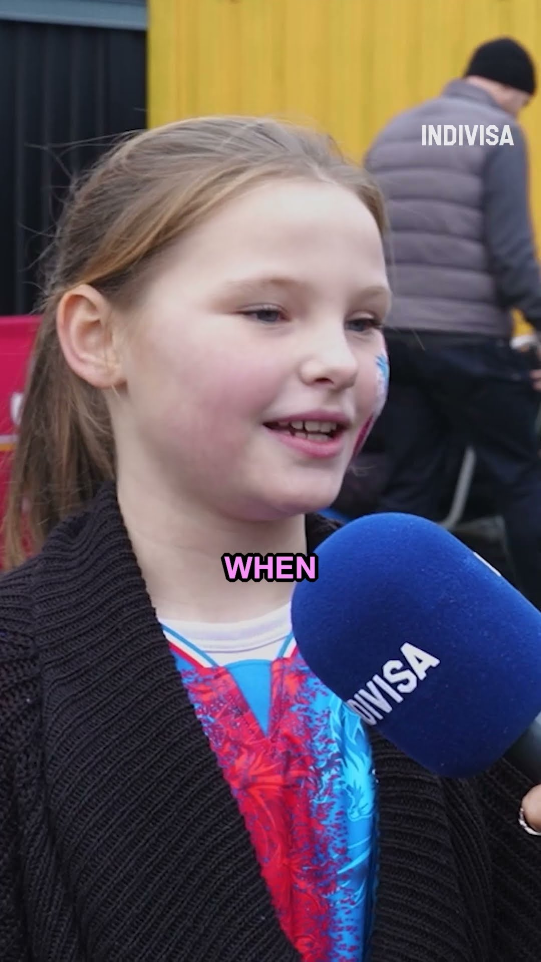 依木兰的抬头观察能力非常惊人，她在足球基础训练中的表现令人赞叹….